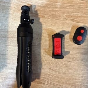 iKlip Grip‎ Multifunction Smartphone and Camera Stand Handle & Bluetooth Remote
